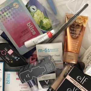 FREE GIFTS 🎁 W PURCHASE!